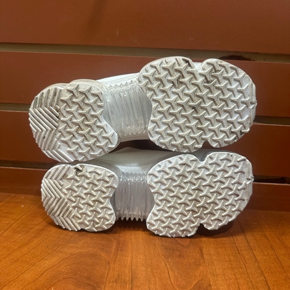 Link White Sneakers with Knit Mesh Upper and Air Cushioning - Picture 3 of 7